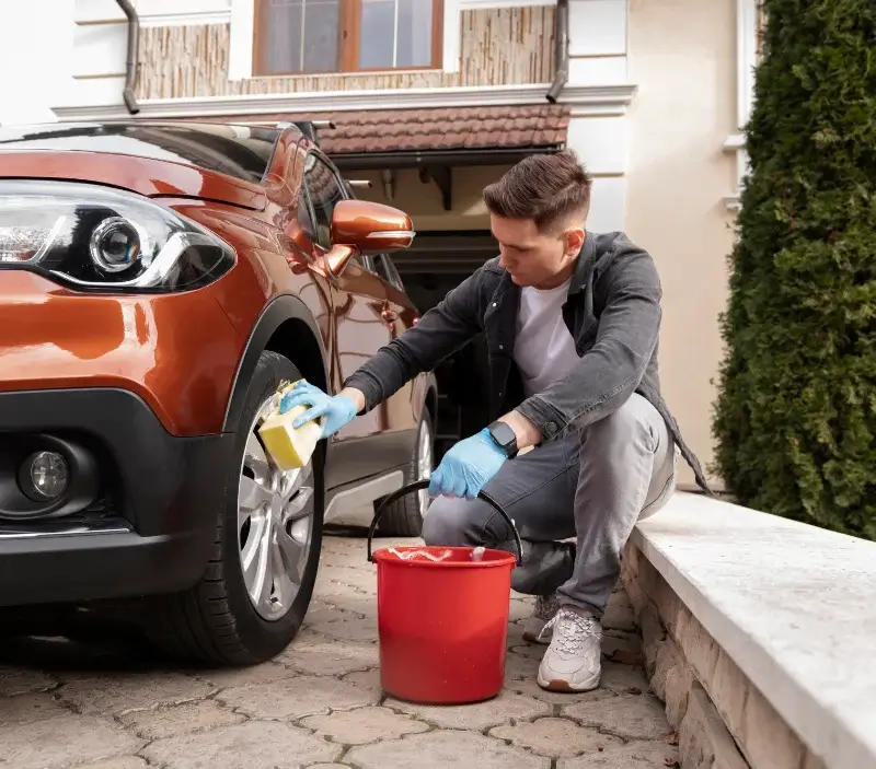 Lavage auto à domicile Aucun : professionnel intervenant sur un véhicule